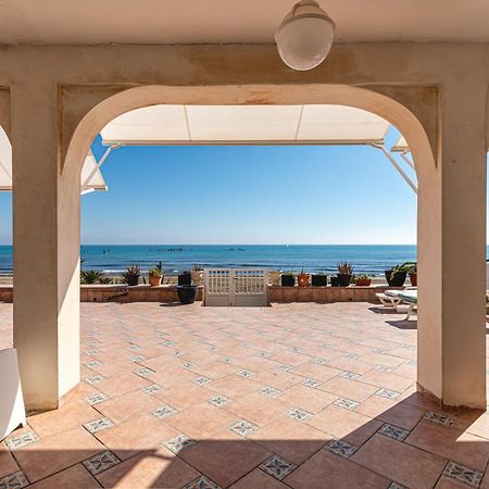 Beachfront Bliss: Apartamento A Pie De Playa Аликанте Екстериор снимка