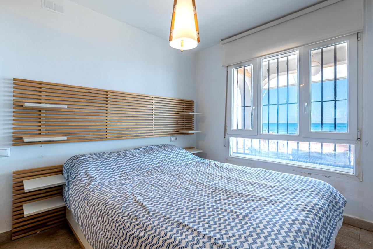 Beachfront Bliss: Apartamento A Pie De Playa Аликанте Екстериор снимка